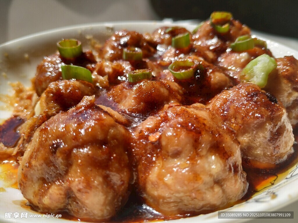 美味肉丸浇汁菜肴