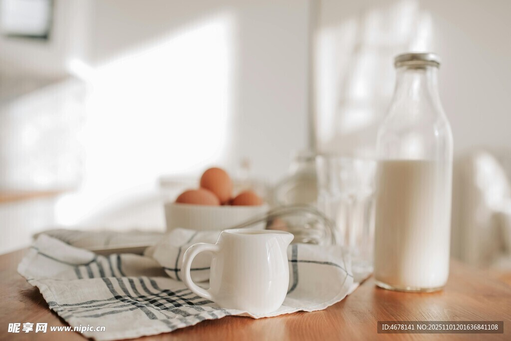 温馨早餐场景惬意时光