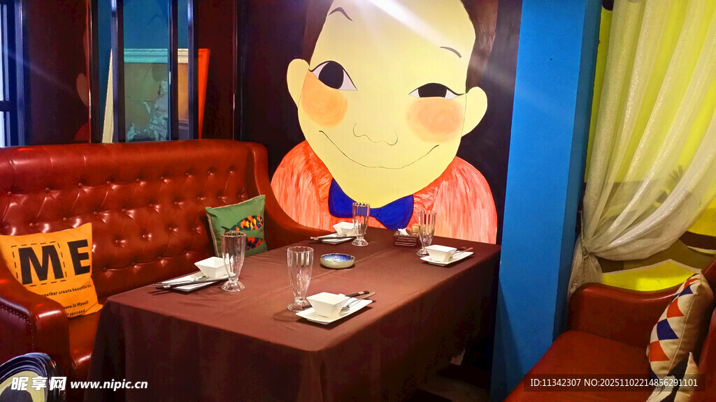 餐厅内可爱卡通人物装饰