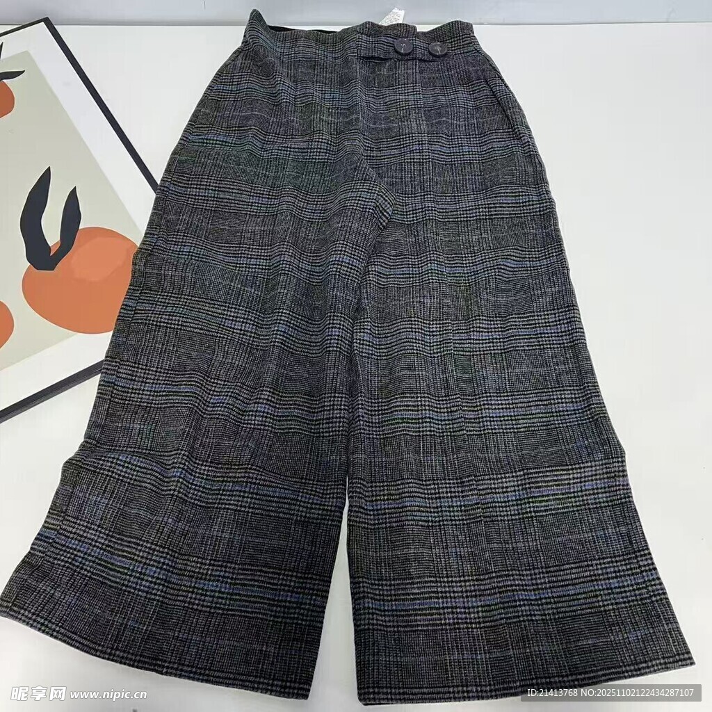 格子阔腿裤时尚单品展示