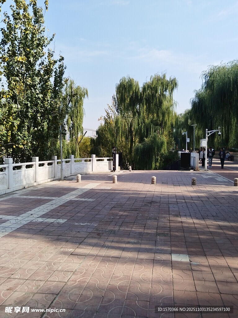 户外休闲广场场景