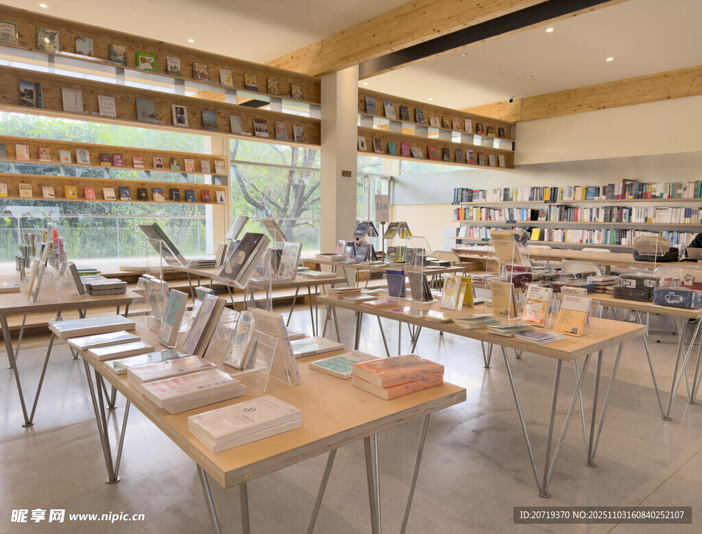 现代风格开放式工作室空间