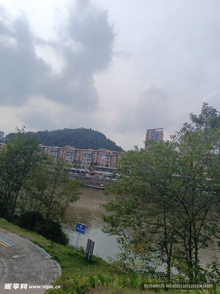 河畔风景