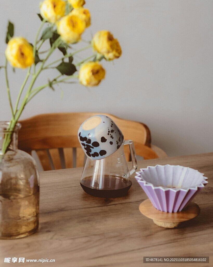 日式清新风咖啡与花卉场景