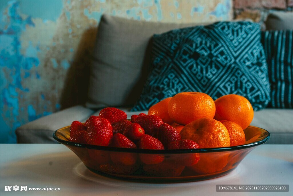 果盘里的多彩水果