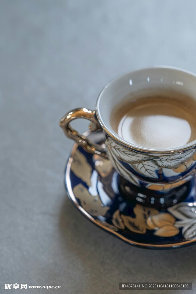 精致蓝白花纹咖啡杯