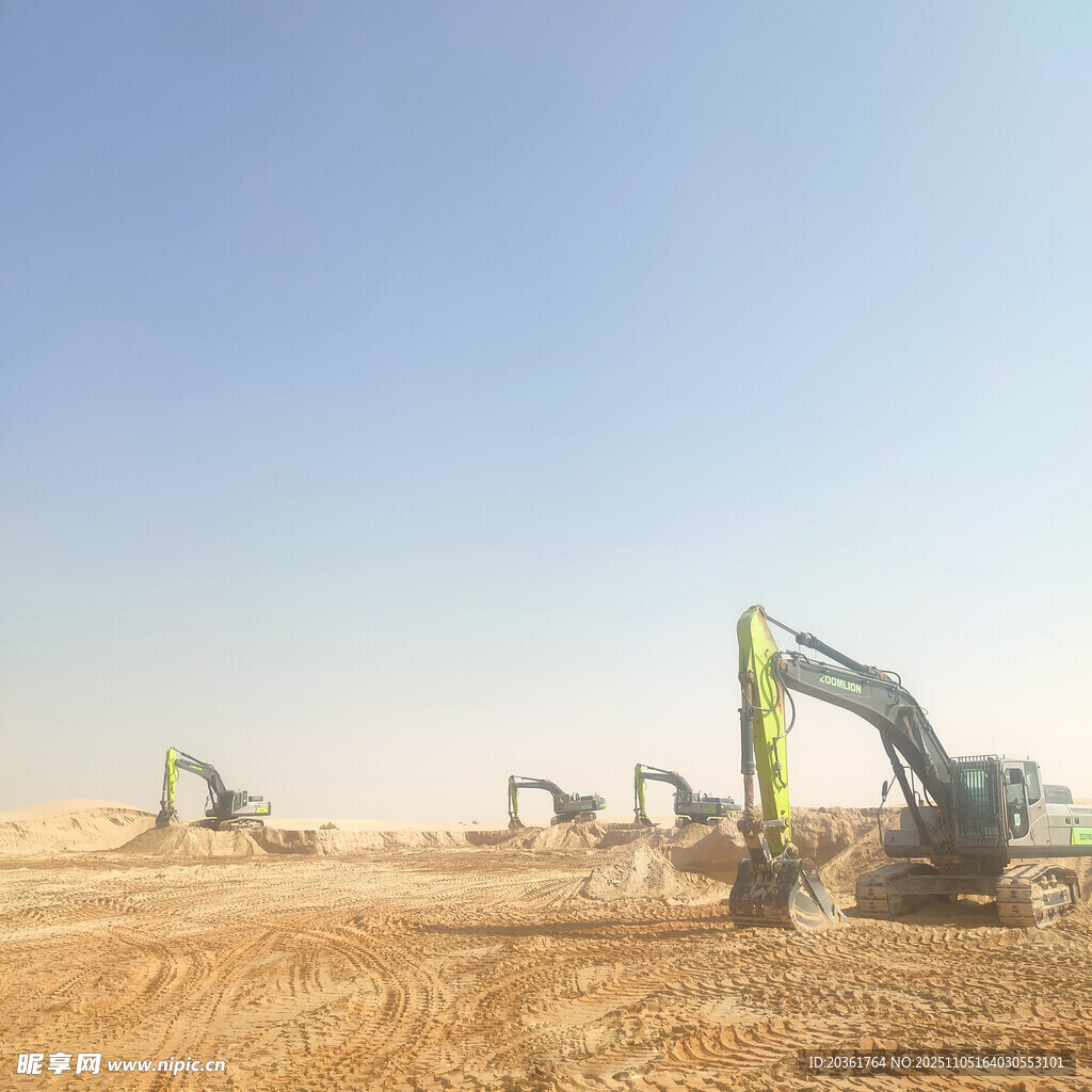 工地挖掘机作业场景