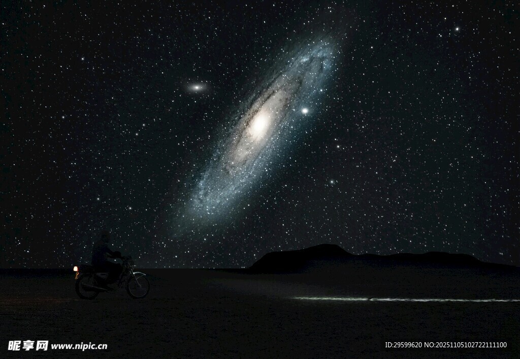 夜空下的壮丽星系景观