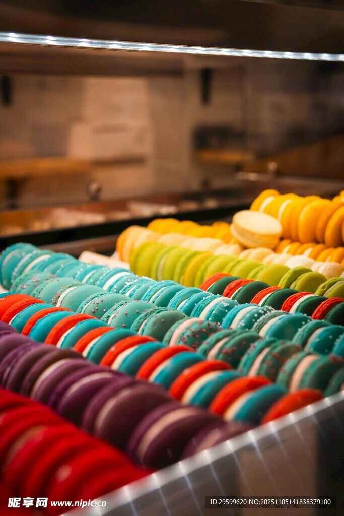 多彩马卡龙整齐排列