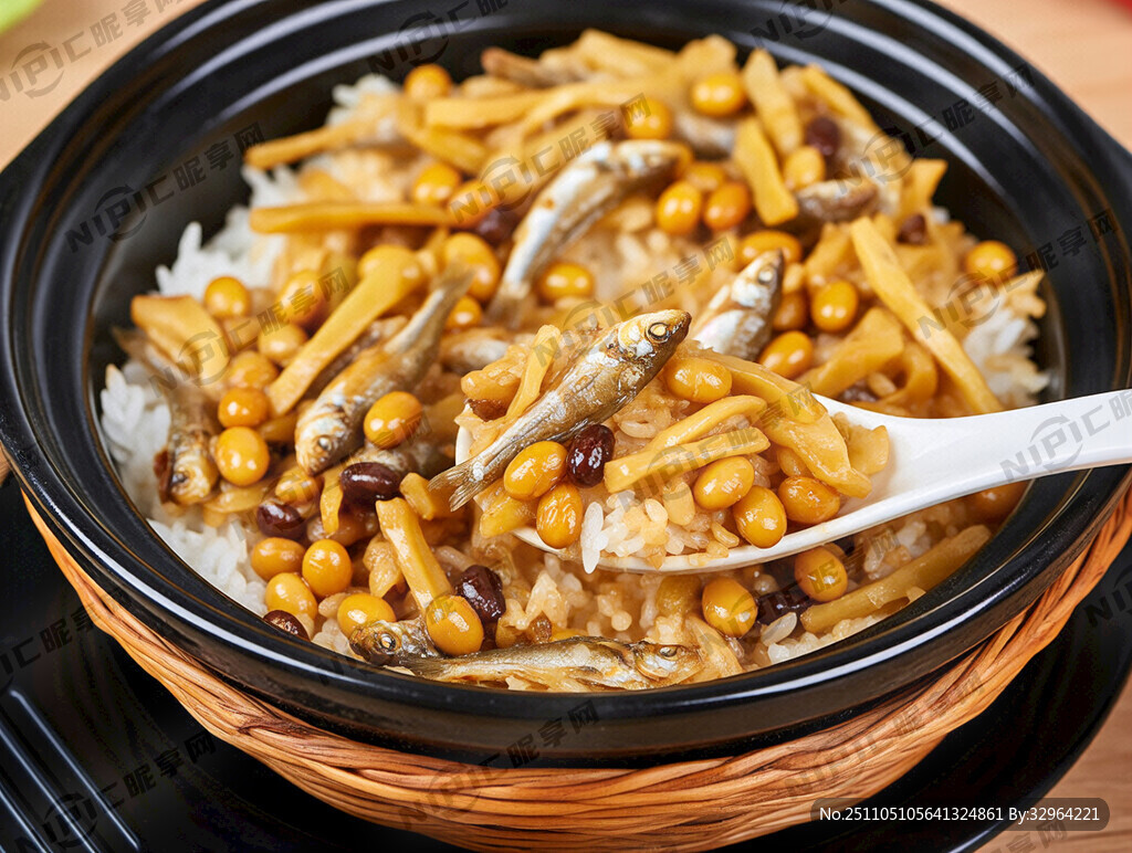 帮我生成一份诱人食欲的酸笋黄豆