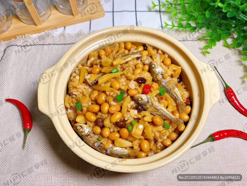 帮我生成一份诱人食欲的酸笋黄豆