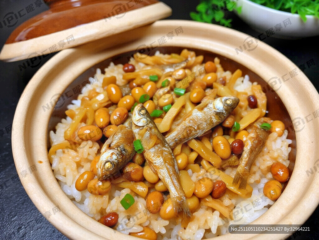 帮我生成一份诱人食欲的酸笋黄豆