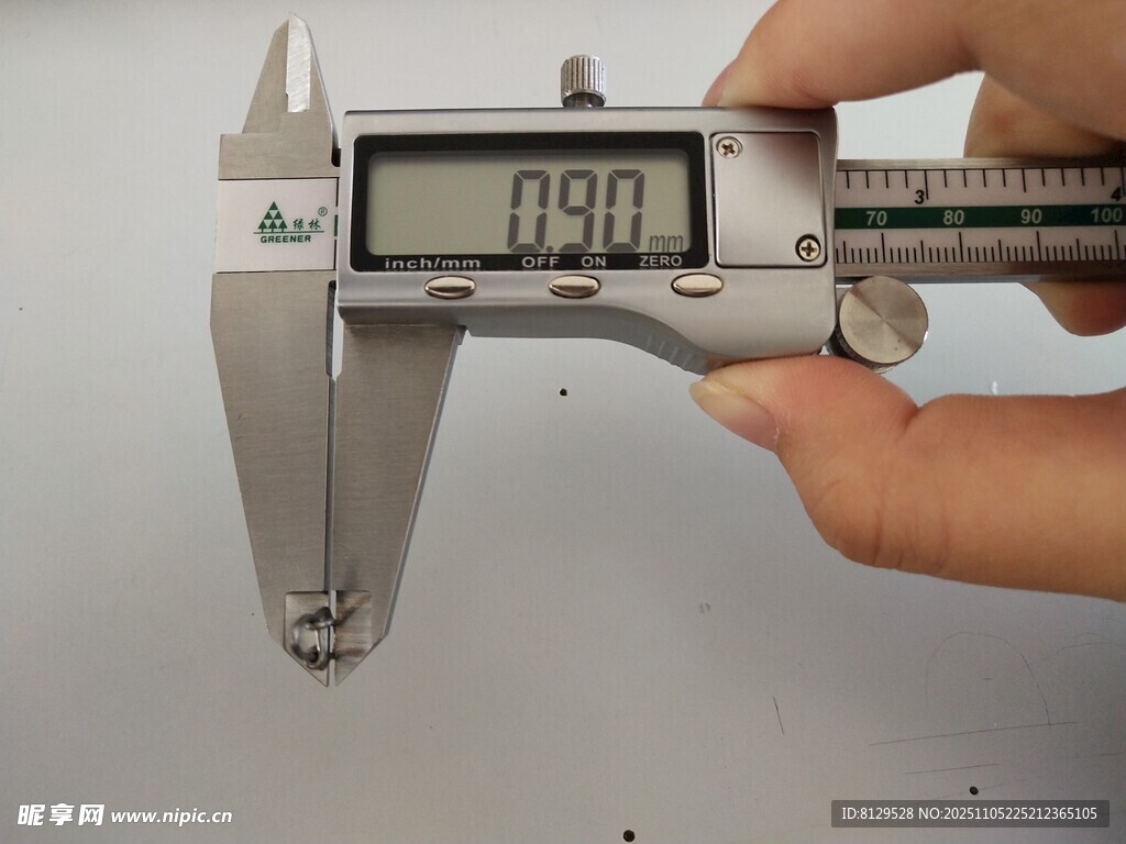 手持卡尺显示测量数值