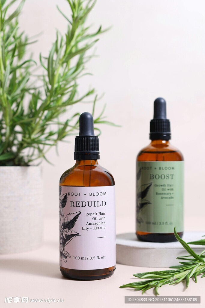 天然草本精油瓶与绿植