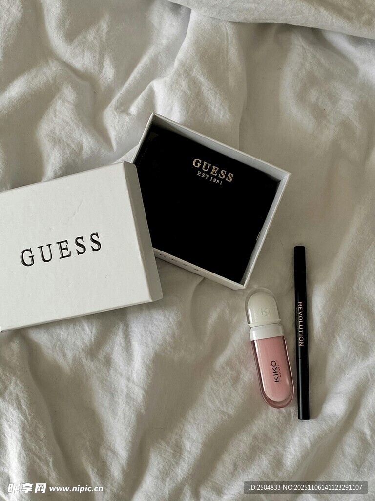 Guess 牌美妆饰品展示