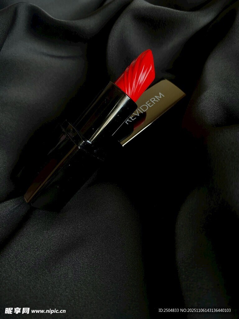 精致红唇刷 尽显美妆魅力