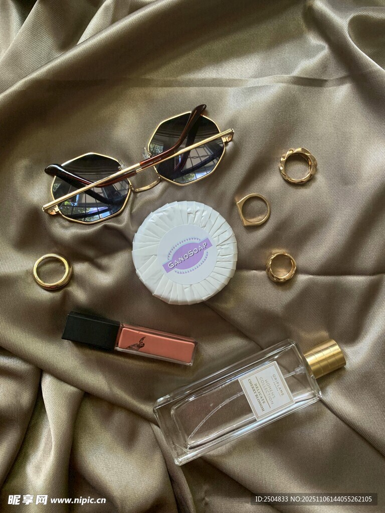 奢华美妆配饰精致组合