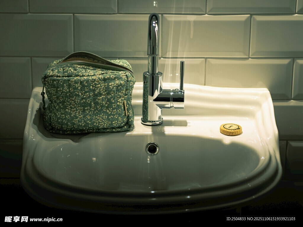 复古洗手台及装饰物件