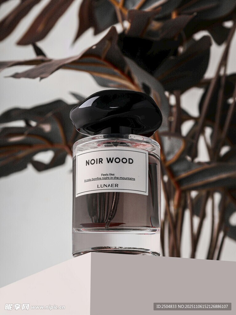 优雅香水瓶展示