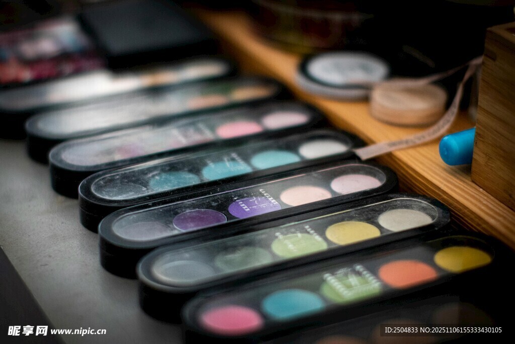 多彩眼影盘展示