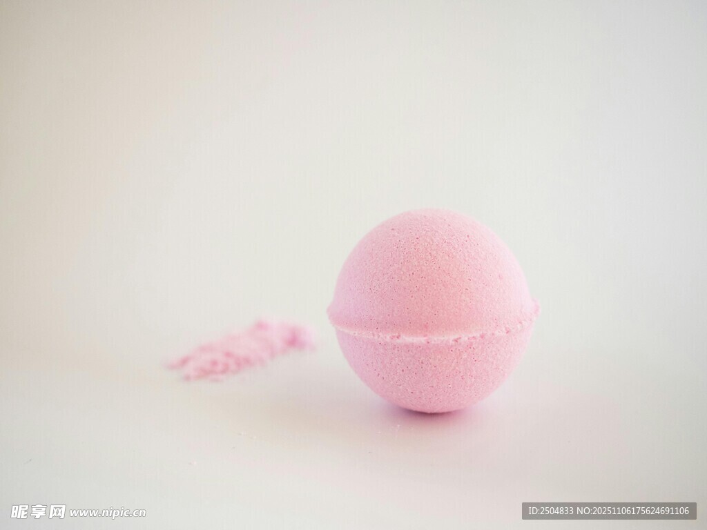 粉色美妆蛋及配套小工具