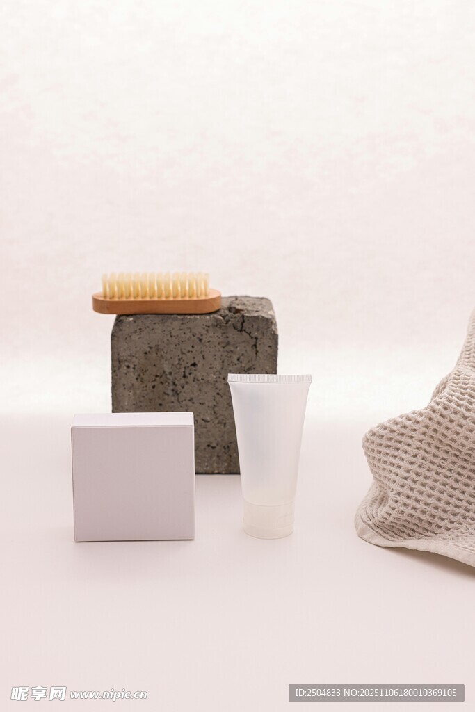 简约浴室用品组合展示