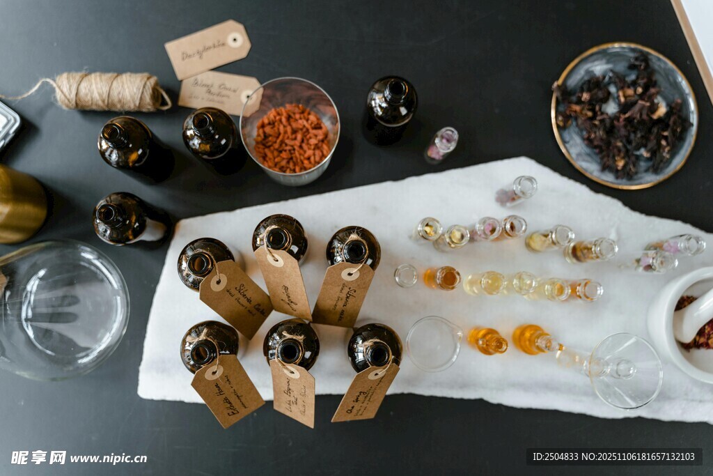 美味多样的特色甜点拼盘