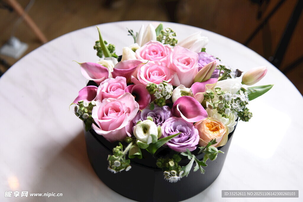 精致粉色系鲜花花盒