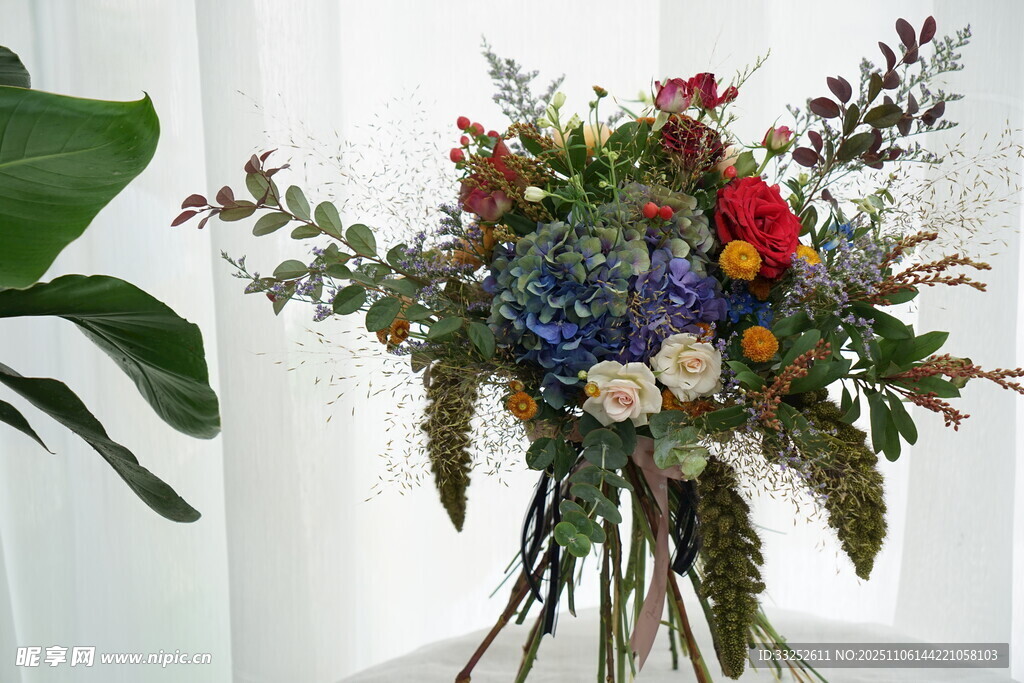 多彩鲜花插花艺术作品