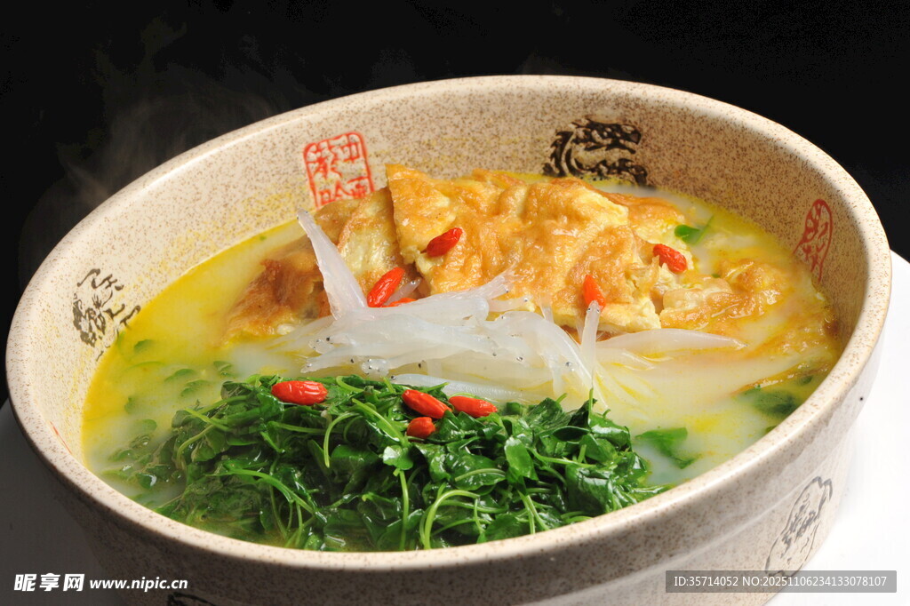 美味海鲜蔬菜拉面