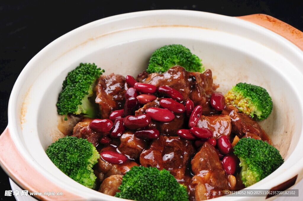 砂锅牛肉配西兰花