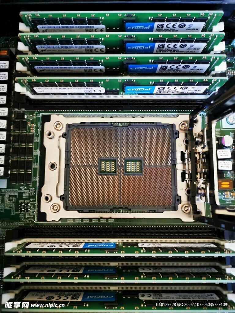 电脑主板芯片特写