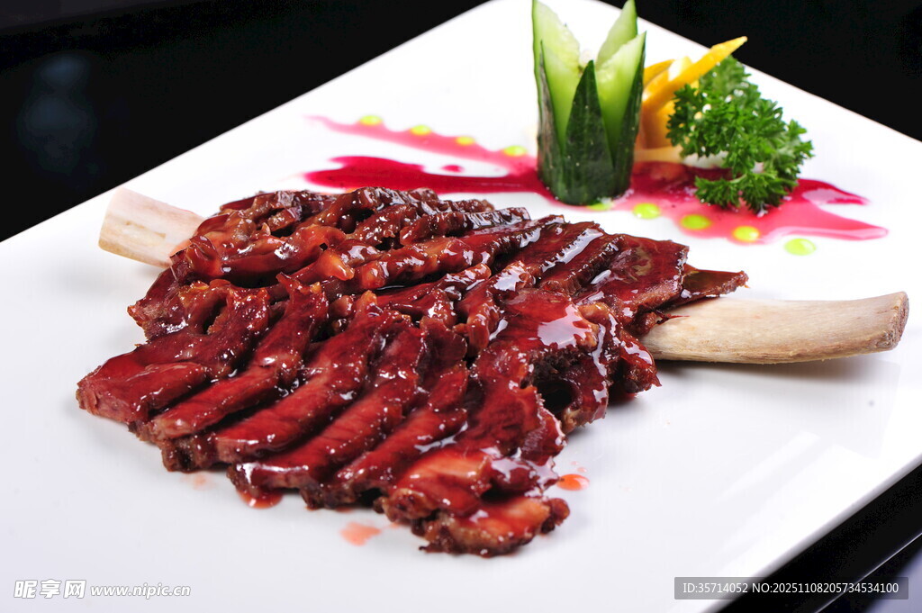 美味牛排摆盘精致