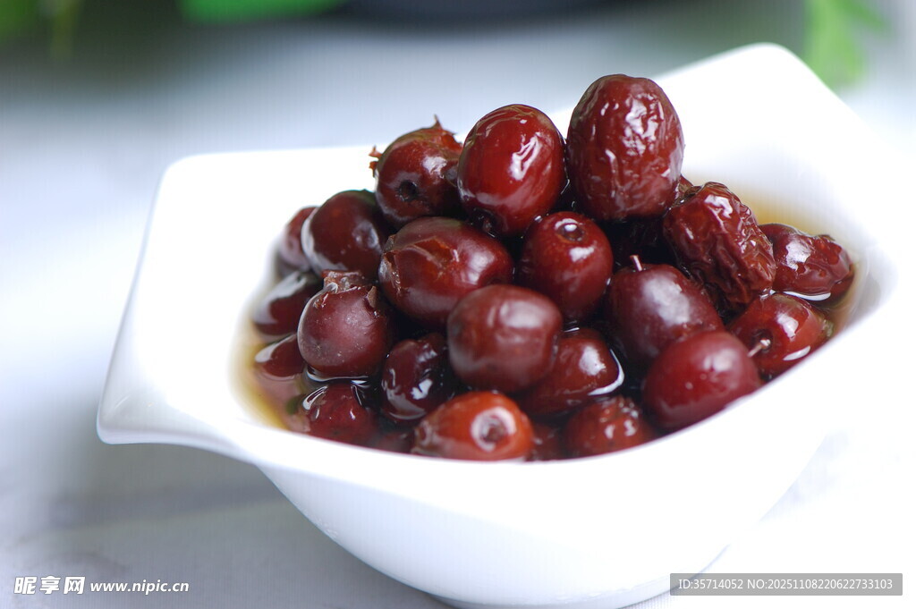 碗中鲜润诱人的红枣