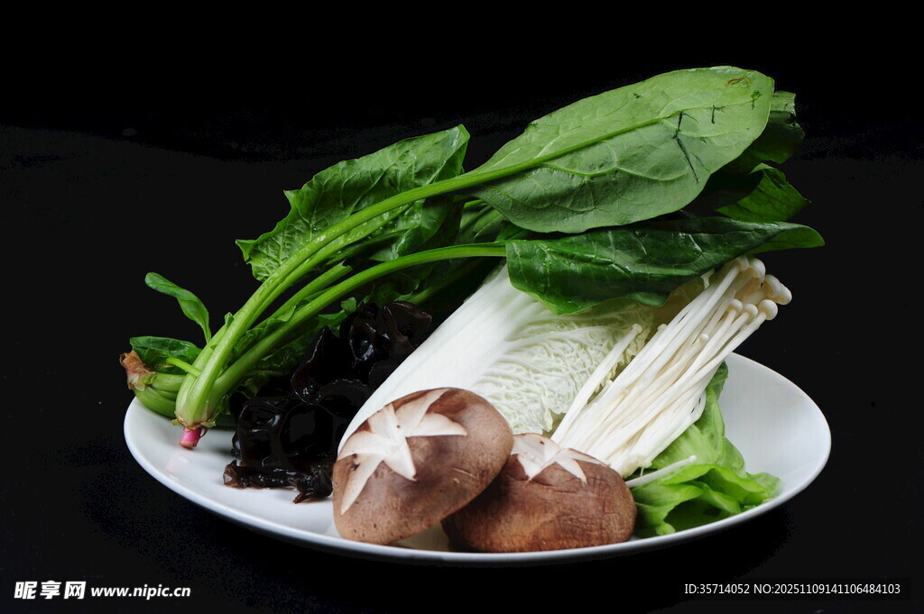 新鲜蔬菜组合摆盘