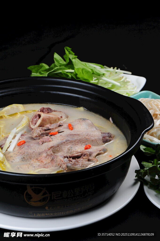滋补老鸭汤砂锅美食