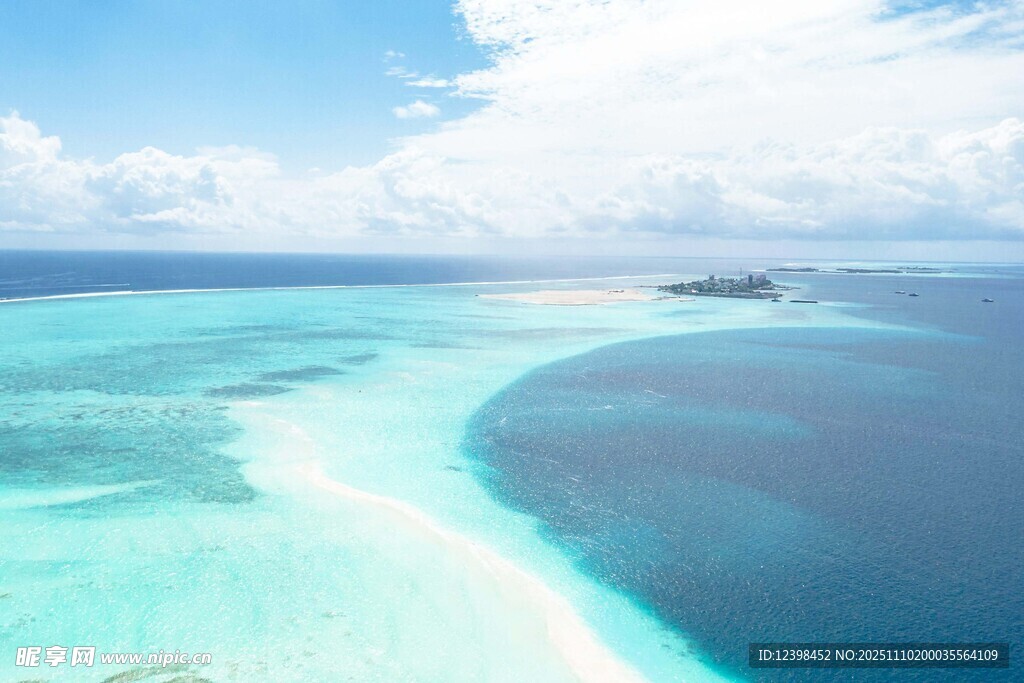 梦幻海岛蓝白海景风光
