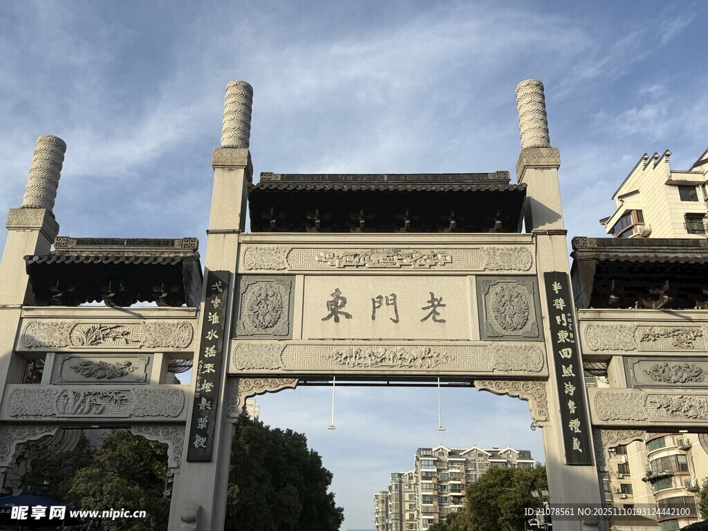 南薰门牌坊古朴景致