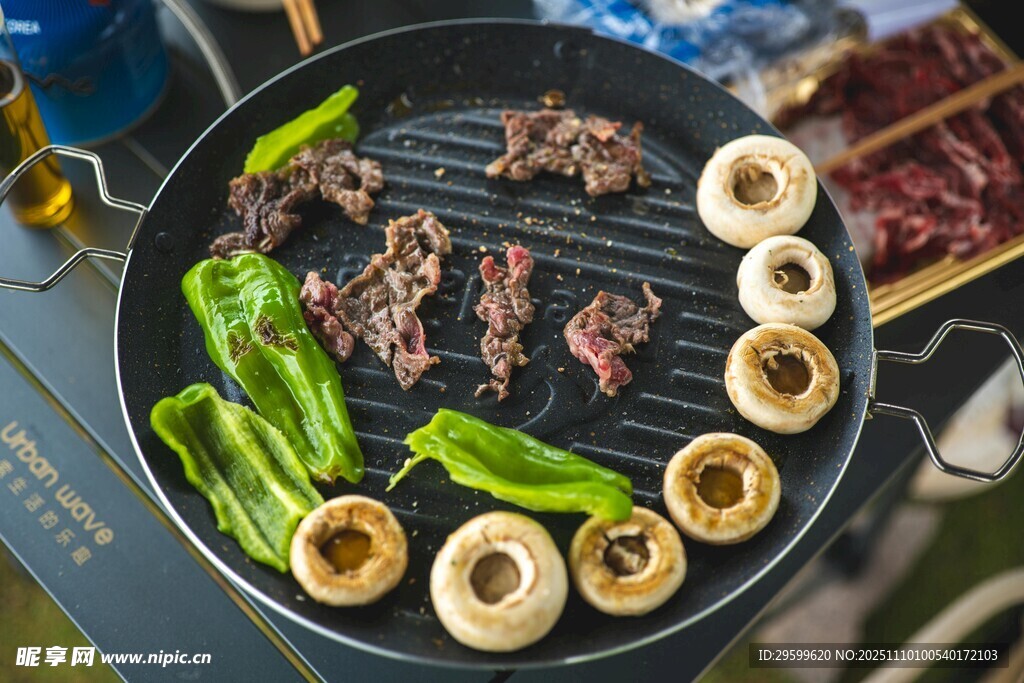 户外美味烤肉拼盘