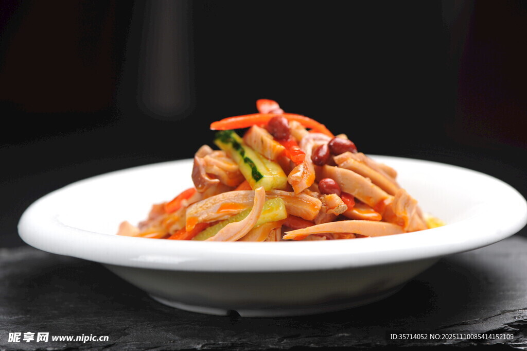 美味凉拌菜色彩诱人