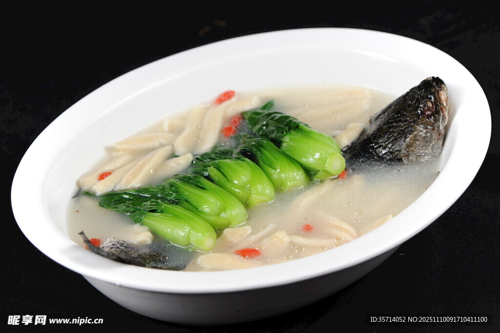 奶白鱼汤配时蔬