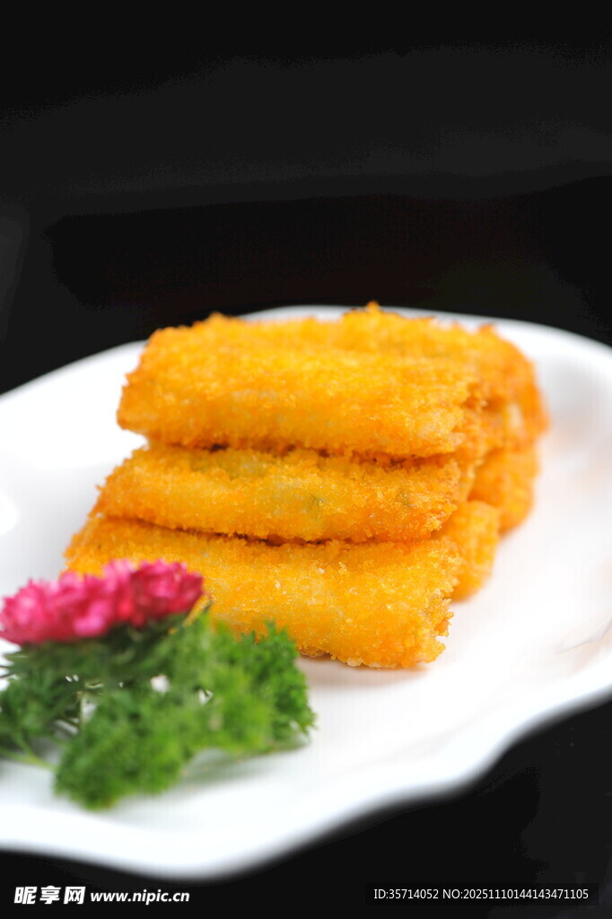 金黄炸物摆盘精致