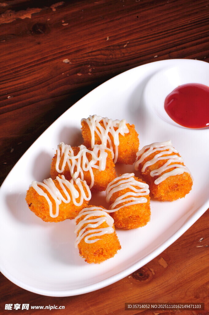 油炸甜点配蘸酱