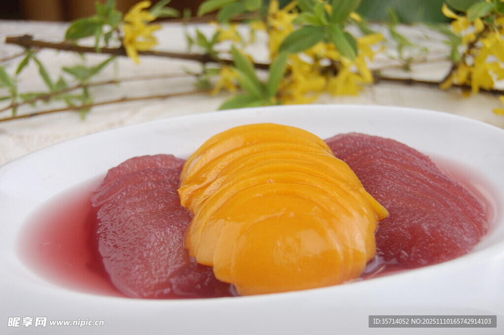 三色果冻摆盘美食