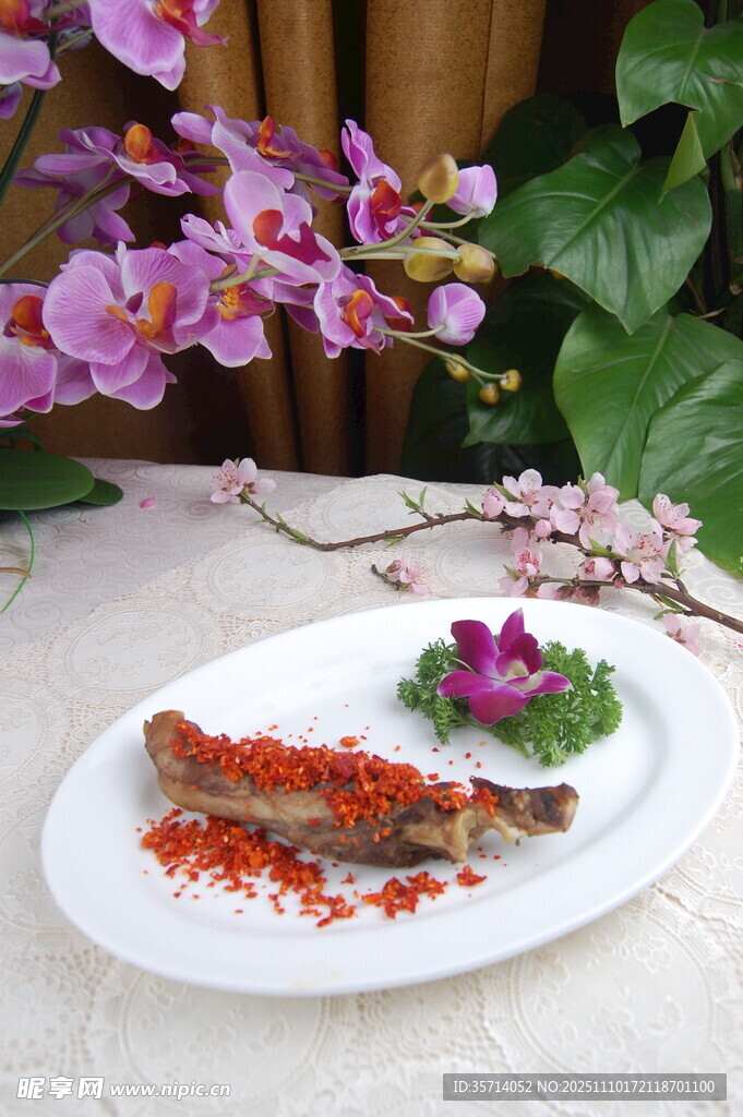 兰花配餐精致美味佳肴