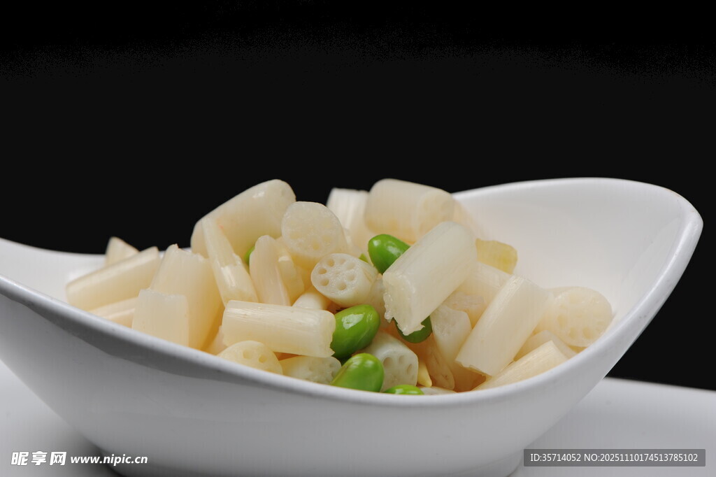 白玉山药配翠绿豌豆