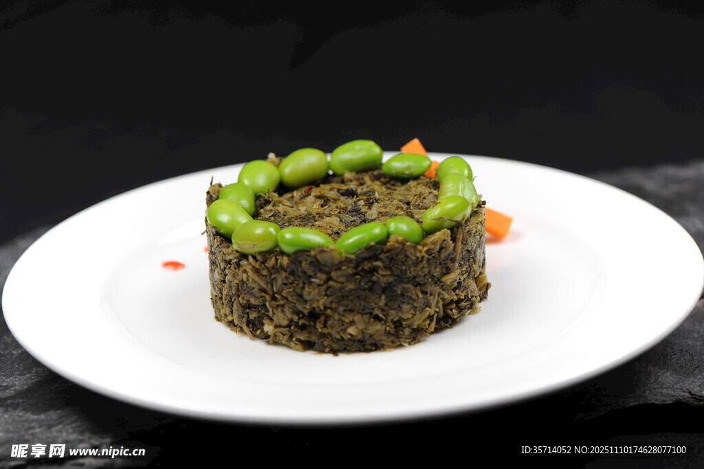 绿色创意造型美味糕点