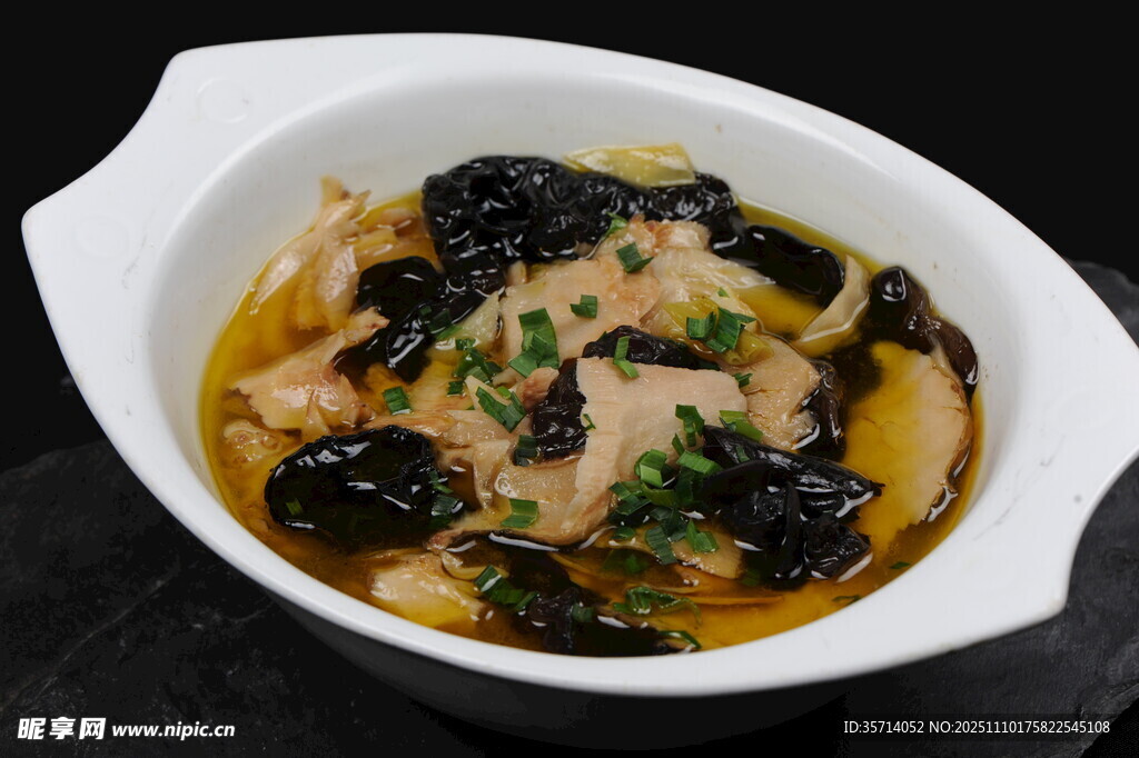 鲜香木耳鸡肉汤