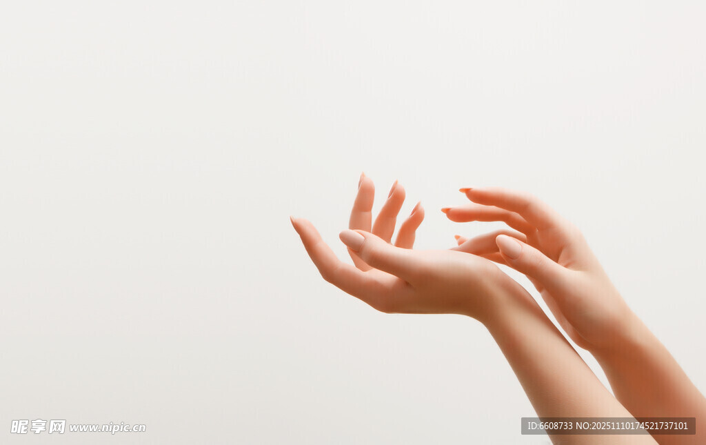 优雅女性双手姿态展示