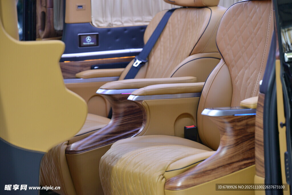 豪华巴士座椅内饰展示